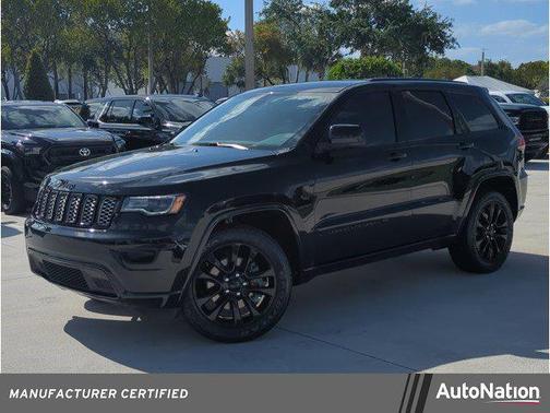 Diamond Black Crystal Pearlcoat 2022 Jeep Grand Cherokee Laredo