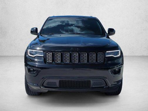Diamond Black Crystal Pearlcoat 2022 Jeep Grand Cherokee Laredo