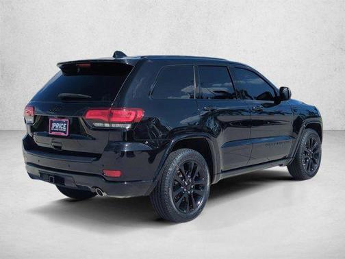 Diamond Black Crystal Pearlcoat 2022 Jeep Grand Cherokee Laredo
