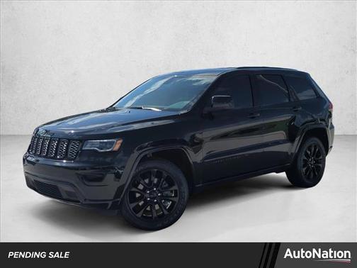 Diamond Black Crystal Pearlcoat 2022 Jeep Grand Cherokee Laredo