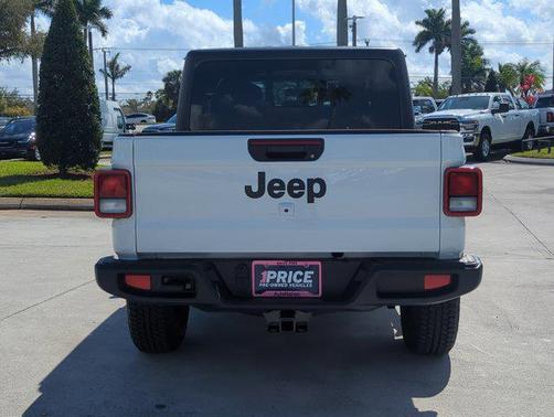 2022 Jeep Gladiator Sport S