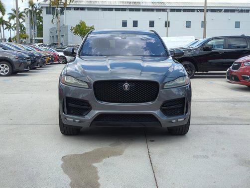 2018 Jaguar F-PACE 30t R-Sport