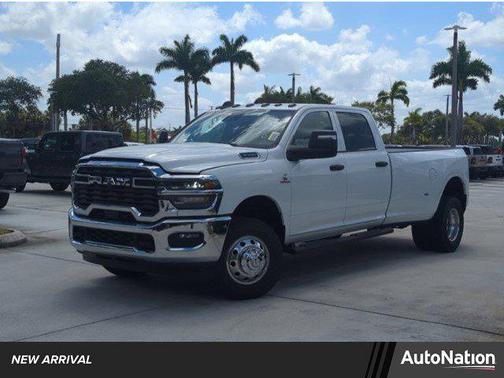 2025 RAM 3500 Tradesman Crew Cab 4x4 8' Box