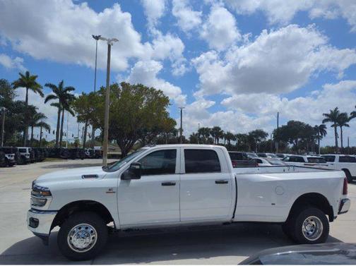 2025 RAM 3500 Tradesman Crew Cab 4x4 8' Box