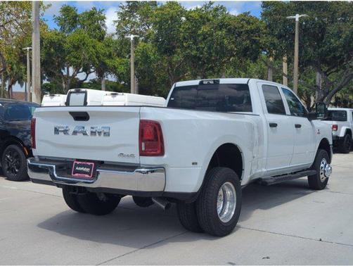 2025 RAM 3500 Tradesman Crew Cab 4x4 8' Box