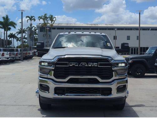 2025 RAM 3500 Tradesman Crew Cab 4x4 8' Box