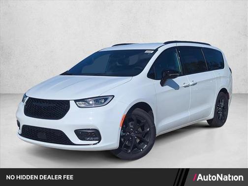 Bright White Clearcoat 2026 Chrysler Pacifica L