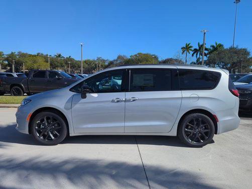 2026 Chrysler Pacifica L