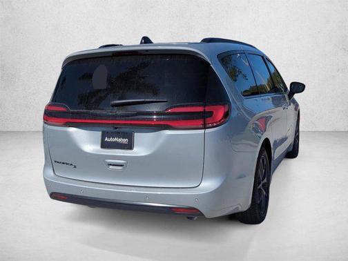 Silver Mist Clearcoat 2026 Chrysler Pacifica L