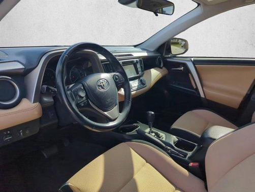Super White 2018 Toyota RAV4 XLE