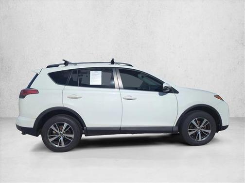 Super White 2018 Toyota RAV4 XLE