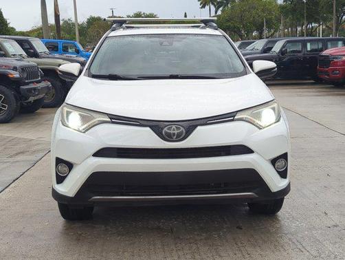 Super White 2018 Toyota RAV4 XLE