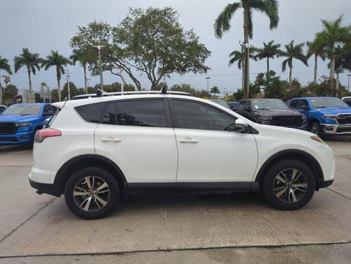 Super White 2018 Toyota RAV4 XLE