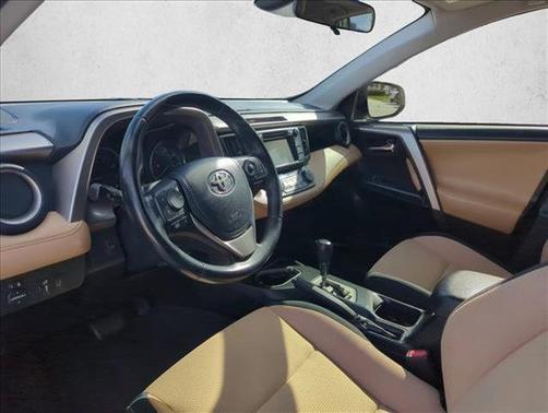 Super White 2018 Toyota RAV4 XLE