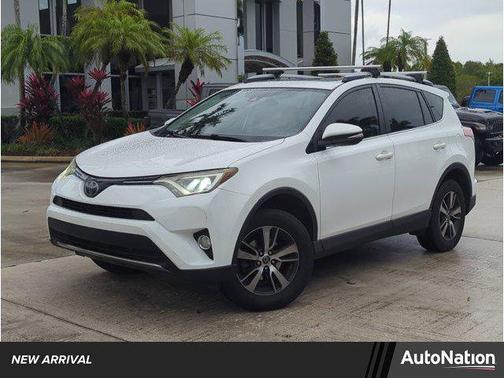 Super White 2018 Toyota RAV4 XLE