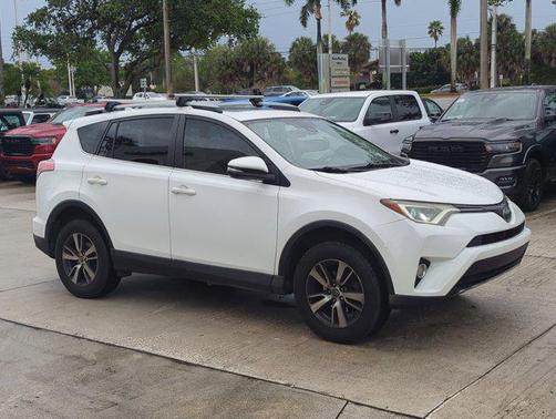Super White 2018 Toyota RAV4 XLE