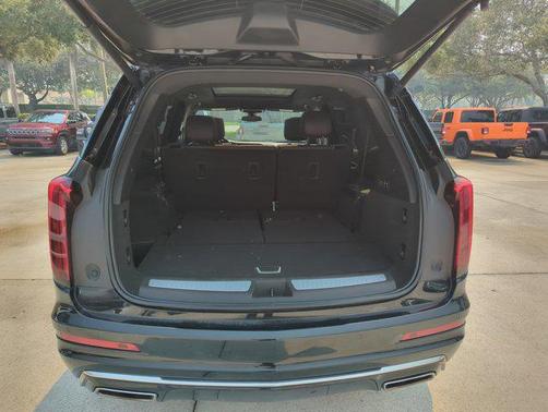 2022 Cadillac XT6 Premium Luxury FWD