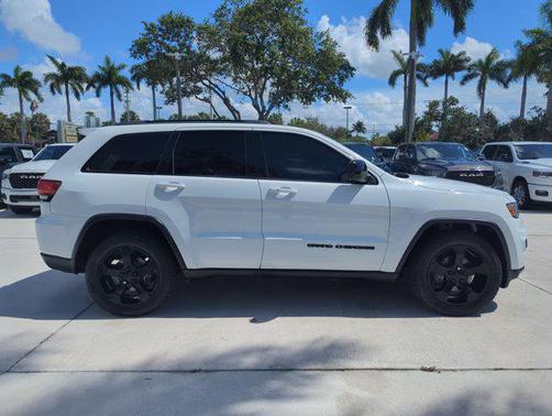 Bright White Clearcoat 2018 Jeep Grand Cherokee Upland