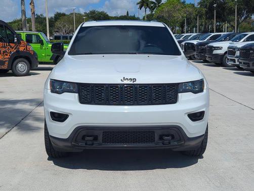 Bright White Clearcoat 2018 Jeep Grand Cherokee Upland