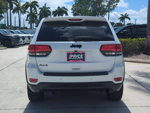Bright White Clearcoat 2018 Jeep Grand Cherokee Upland
