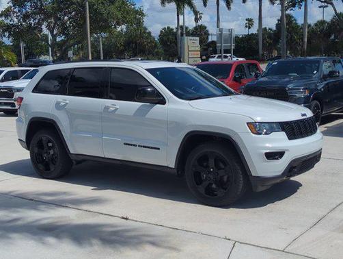 Bright White Clearcoat 2018 Jeep Grand Cherokee Upland