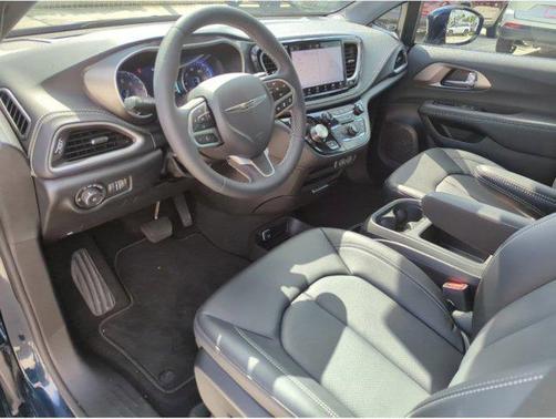 2025 Chrysler Pacifica L