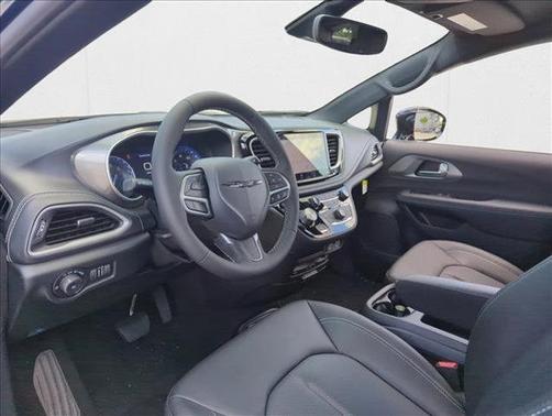 2025 Chrysler Pacifica L