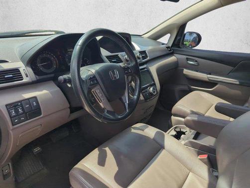 White Diamond Pearl 2016 Honda Odyssey Touring Elite