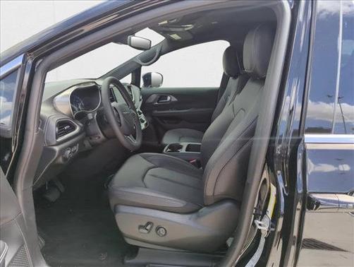 2025 Chrysler Pacifica L