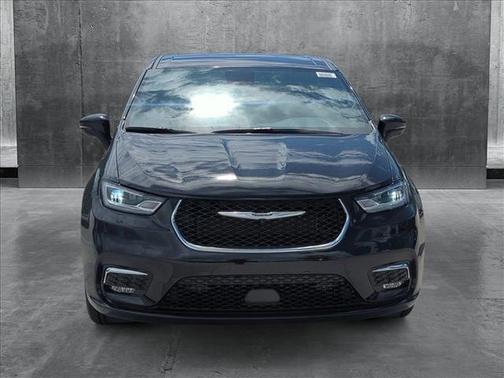 2025 Chrysler Pacifica L