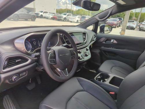 2025 Chrysler Pacifica L