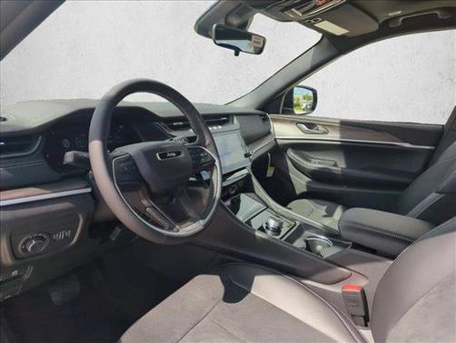 Silver Zynith 2026 Jeep Grand Cherokee L Altitude