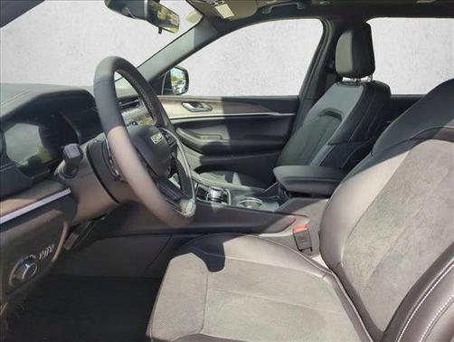 Silver Zynith 2026 Jeep Grand Cherokee L Altitude
