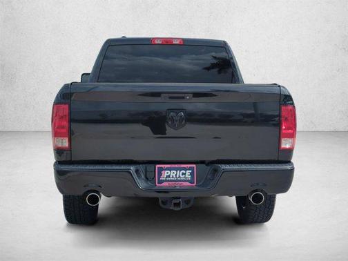 Brilliant Black Crystal Pearlcoat 2018 RAM 1500 Express