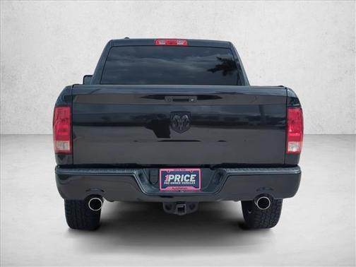 Brilliant Black Crystal Pearlcoat 2018 RAM 1500 Express
