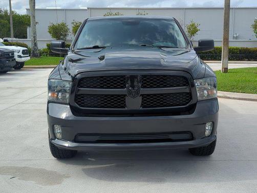 Brilliant Black Crystal Pearlcoat 2018 RAM 1500 Express