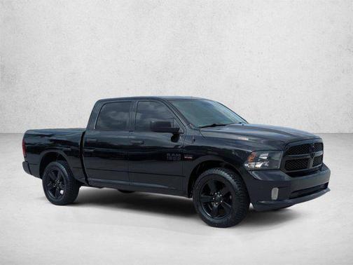 Brilliant Black Crystal Pearlcoat 2018 RAM 1500 Express
