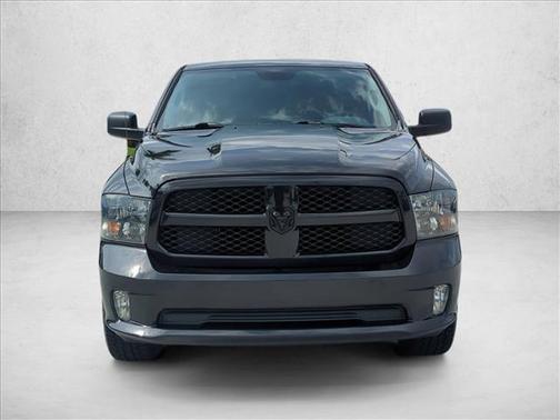 Brilliant Black Crystal Pearlcoat 2018 RAM 1500 Express