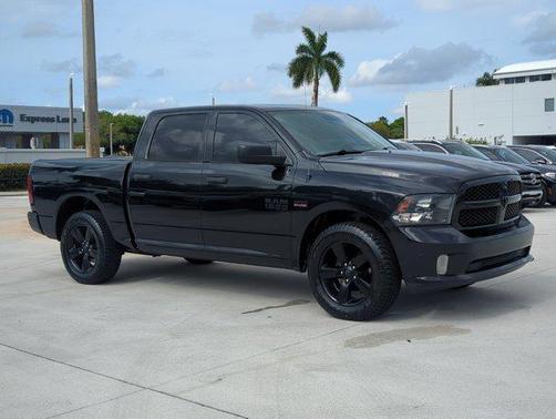 Brilliant Black Crystal Pearlcoat 2018 RAM 1500 Express