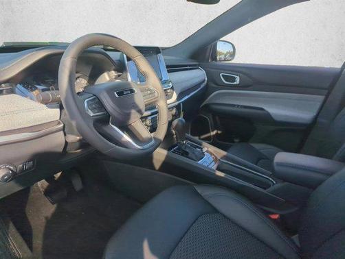 Diamond Black Crystal Pearlcoat 2026 Jeep Compass Latitude