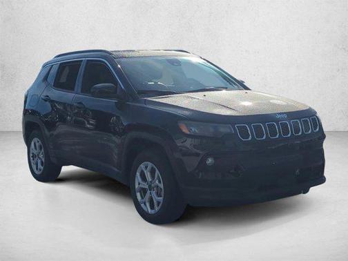 Diamond Black Crystal Pearlcoat 2026 Jeep Compass Latitude