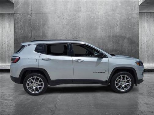 2024 Jeep Compass Latitude Lux