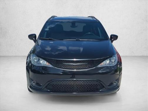 Brilliant Black Crystal Pearlcoat 2018 Chrysler Pacifica Touring-L Plus
