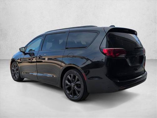 Brilliant Black Crystal Pearlcoat 2018 Chrysler Pacifica Touring-L Plus