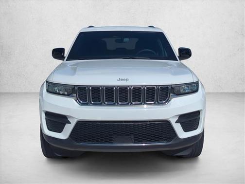 Bright White Clearcoat 2024 Jeep Grand Cherokee Laredo