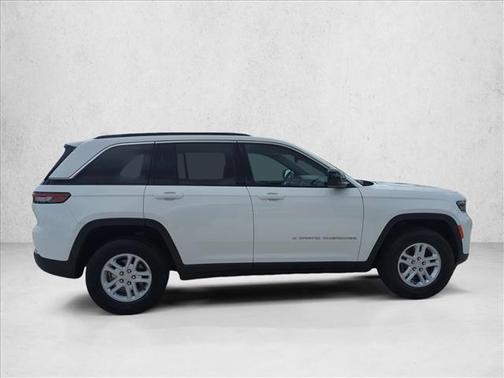 Bright White Clearcoat 2024 Jeep Grand Cherokee Laredo