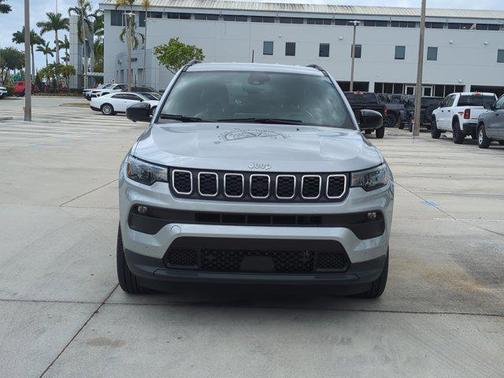 2024 Jeep Compass Latitude Lux