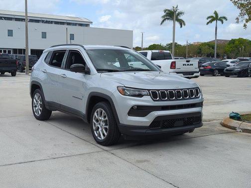 2024 Jeep Compass Latitude Lux