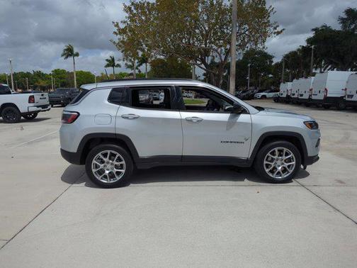 2024 Jeep Compass Latitude Lux