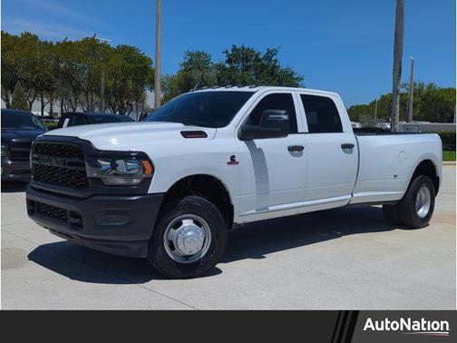 Bright White Clearcoat 2023 RAM 3500 Tradesman Crew Cab 4x4 8' Box